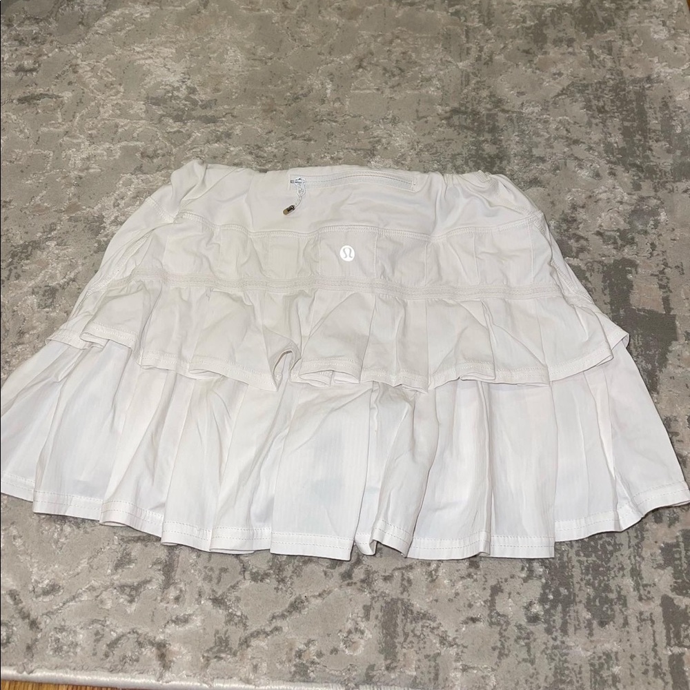 Lululemon White skirt size 6